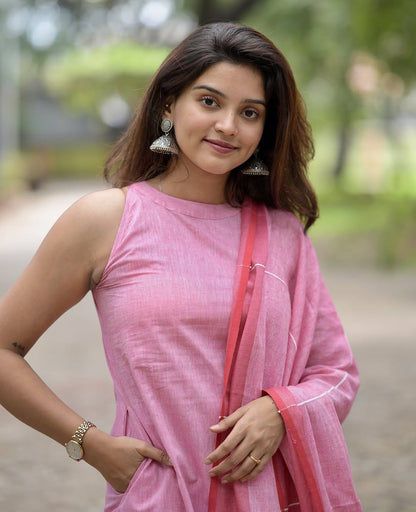 soft pink! 💗 Grab this halter neck Khadi cotton set