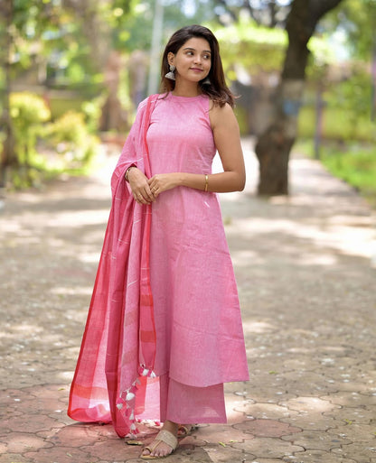 soft pink! 💗 Grab this halter neck Khadi cotton set