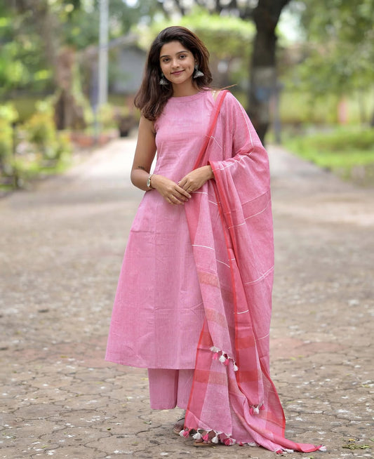 soft pink! 💗 Grab this halter neck Khadi cotton set